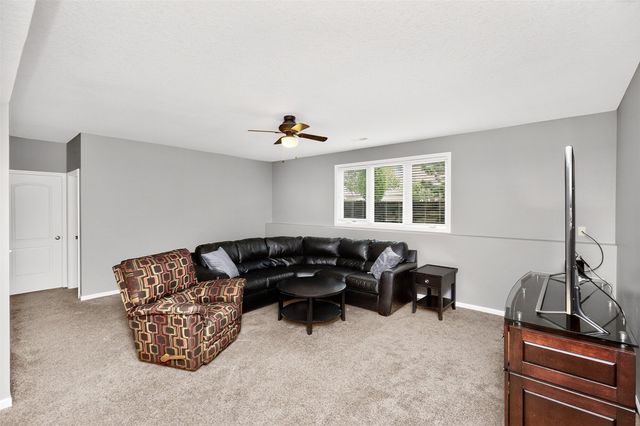 4209 127th Circle, Urbandale, IA 50323