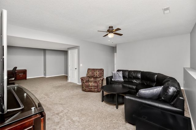 4209 127th Circle, Urbandale, IA 50323
