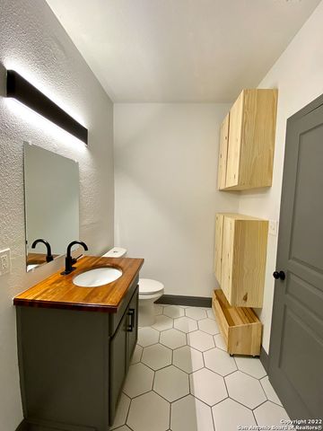 828 DAKOTA ST, San Antonio, TX 78203