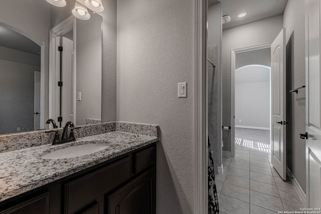 13015 Hunters Trace, St Hedwig, TX 78152