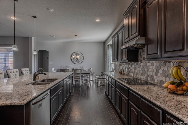 13015 Hunters Trace, St Hedwig, TX 78152