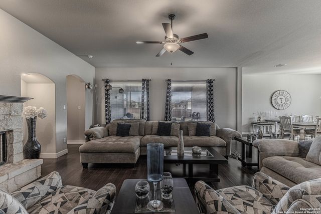 13015 Hunters Trace, St Hedwig, TX 78152