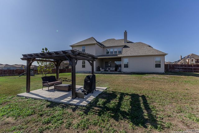13015 Hunters Trace, St Hedwig, TX 78152