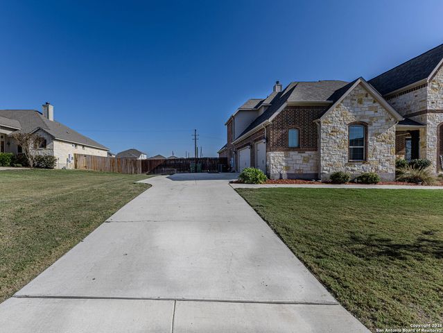 13015 Hunters Trace, St Hedwig, TX 78152