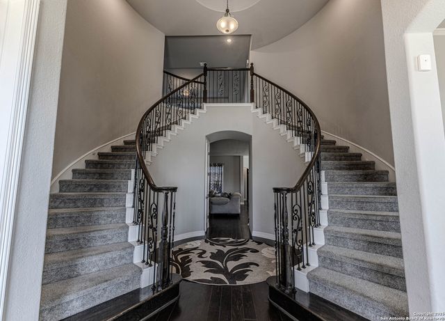 13015 Hunters Trace, St Hedwig, TX 78152