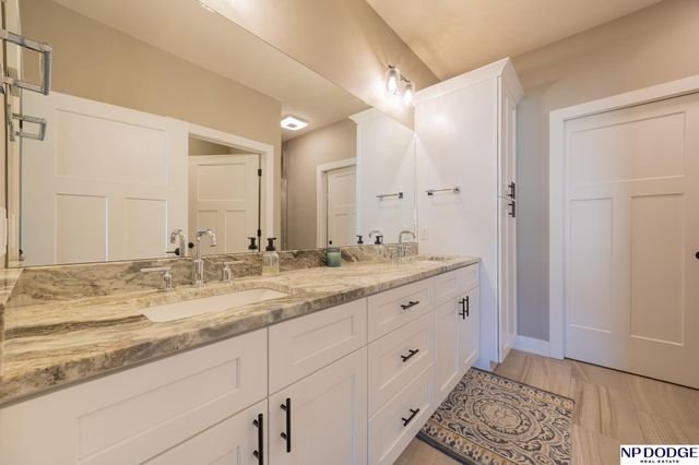 2740 South Creek Road, Lincoln, NE 68516