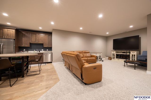 2740 South Creek Road, Lincoln, NE 68516