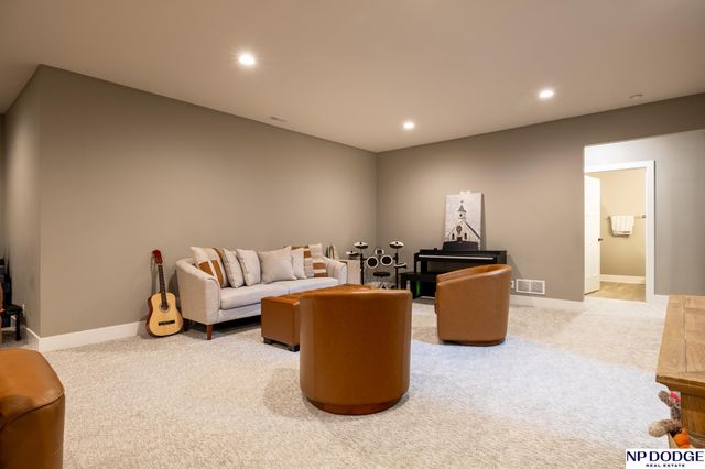 2740 South Creek Road, Lincoln, NE 68516