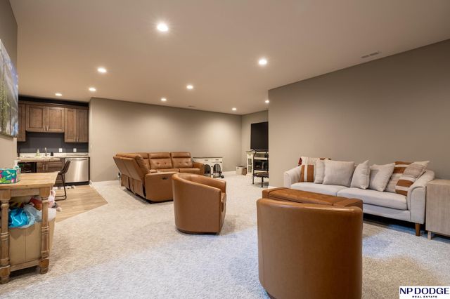 2740 South Creek Road, Lincoln, NE 68516