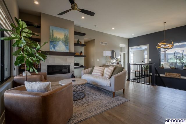 2740 South Creek Road, Lincoln, NE 68516