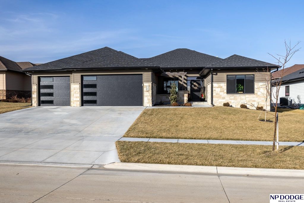 2740 South Creek Road, Lincoln, NE 68516