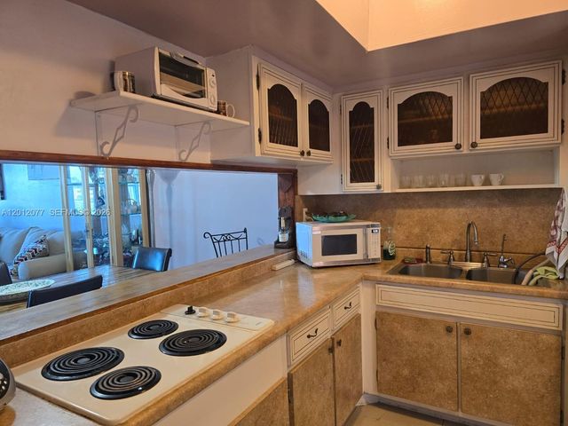 18707 NE 14th Avenue 727, Miami, FL 33179
