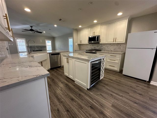 10310 Redwood Drive, Baytown, TX 77523