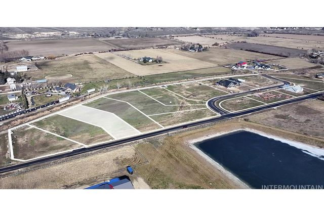 7932 Winter Horses Dr, Middleton, ID 83644