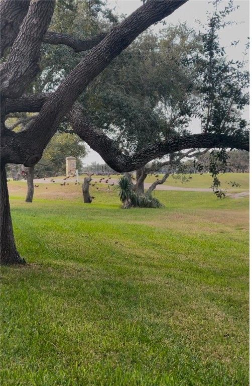 404 Cascades Dr, Rockport, TX 78382 — photo 2