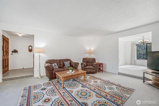 15255 206th Avenue SE, Renton, WA 98059