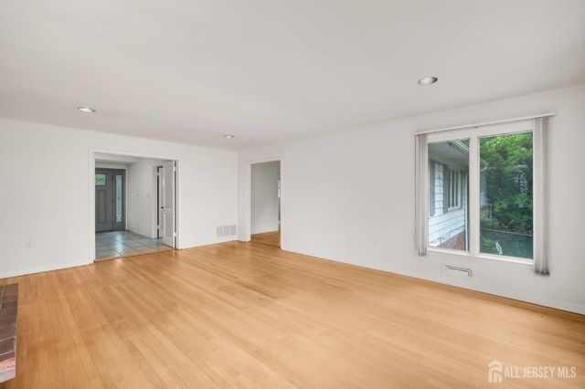 1 Wakefield Lane, Piscataway, NJ 08854
