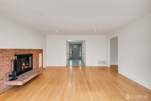 1 Wakefield Lane, Piscataway, NJ 08854