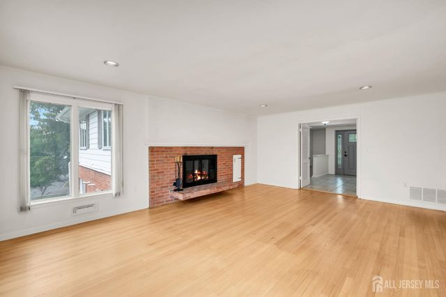 1 Wakefield Lane, Piscataway, NJ 08854