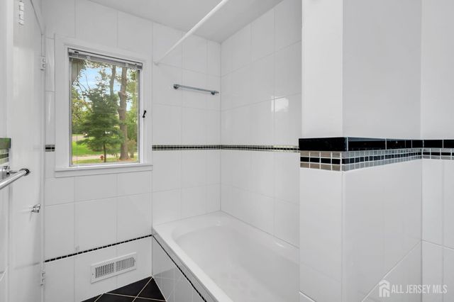 1 Wakefield Lane, Piscataway, NJ 08854