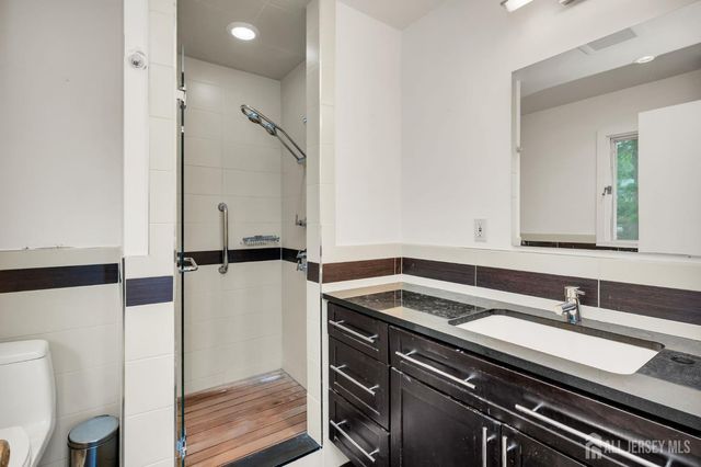 1 Wakefield Lane, Piscataway, NJ 08854