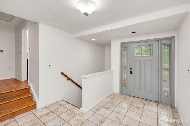 1 Wakefield Lane, Piscataway, NJ 08854