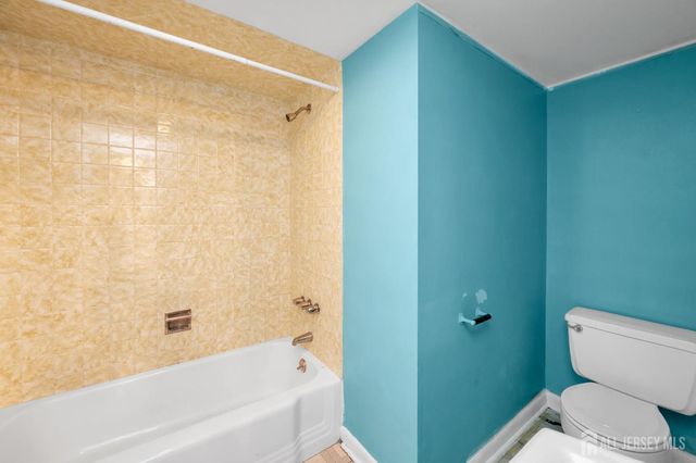1 Wakefield Lane, Piscataway, NJ 08854