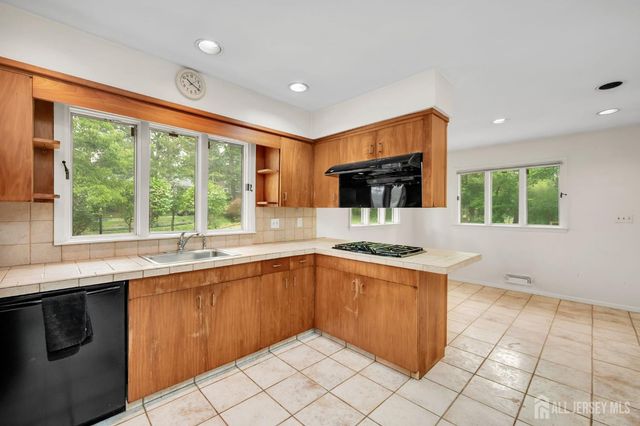 1 Wakefield Lane, Piscataway, NJ 08854