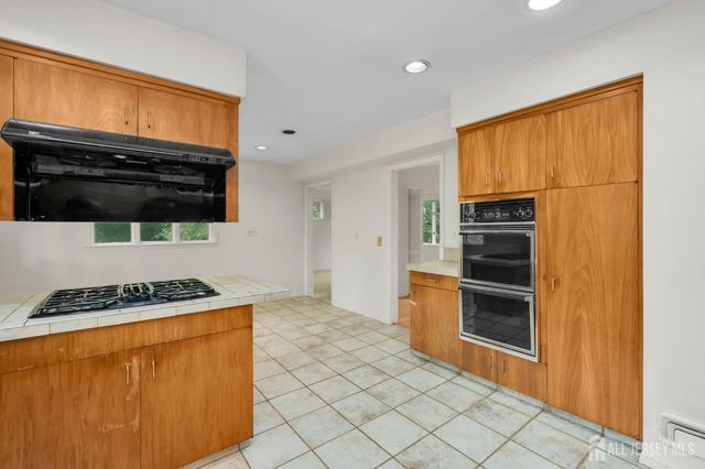 1 Wakefield Lane, Piscataway, NJ 08854