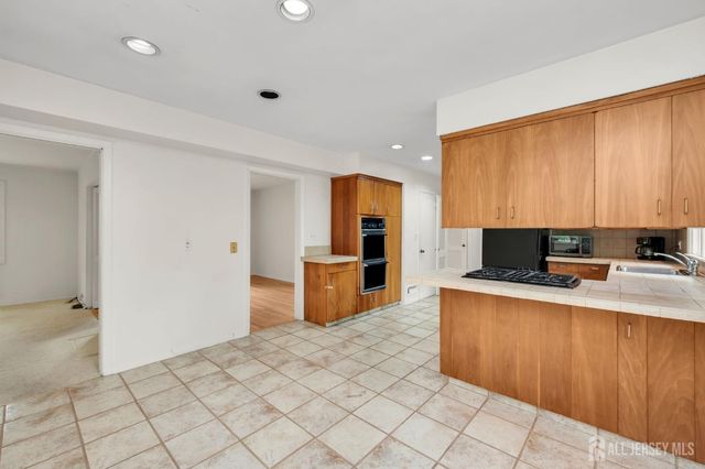 1 Wakefield Lane, Piscataway, NJ 08854
