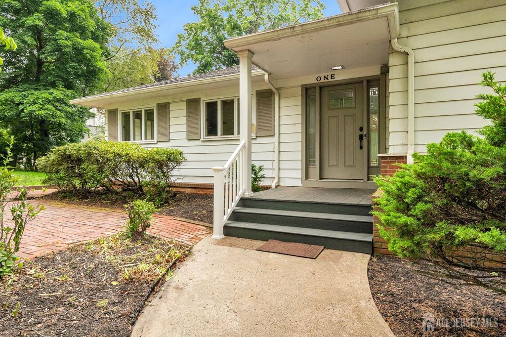 1 Wakefield Lane, Piscataway, NJ 08854