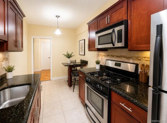 220 Pelham Road 2H, New Rochelle, NY 10805