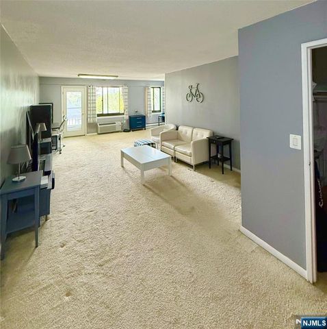 307 Prospect Avenue 4D, Hackensack, NJ 07601