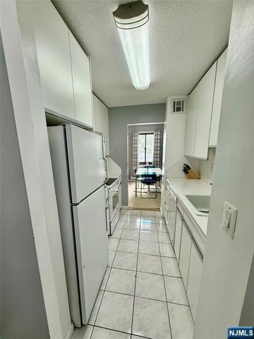 307 Prospect Avenue 4D, Hackensack, NJ 07601