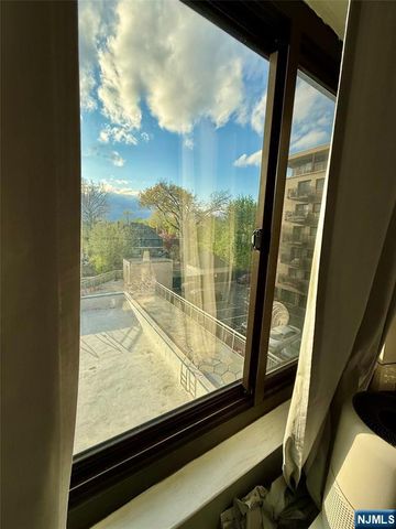 307 Prospect Avenue 4D, Hackensack, NJ 07601