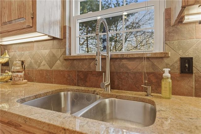 114 S Jewell Street, Liberty, MO 64068