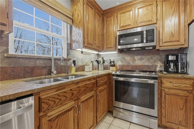 114 S Jewell Street, Liberty, MO 64068