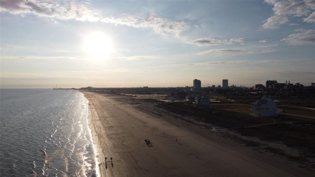 3727 Avenue L, Galveston, TX 77550