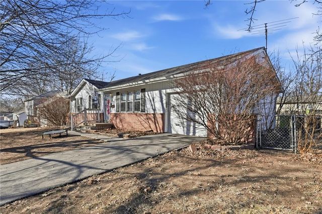 200 Eldorado Drive, Belton, MO 64012