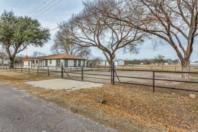 817 Stella Mae Drive, Fort Worth, TX 76028