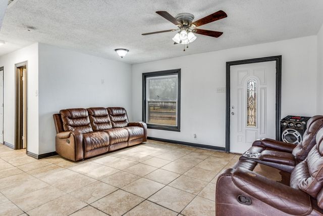 817 Stella Mae Drive, Fort Worth, TX 76028