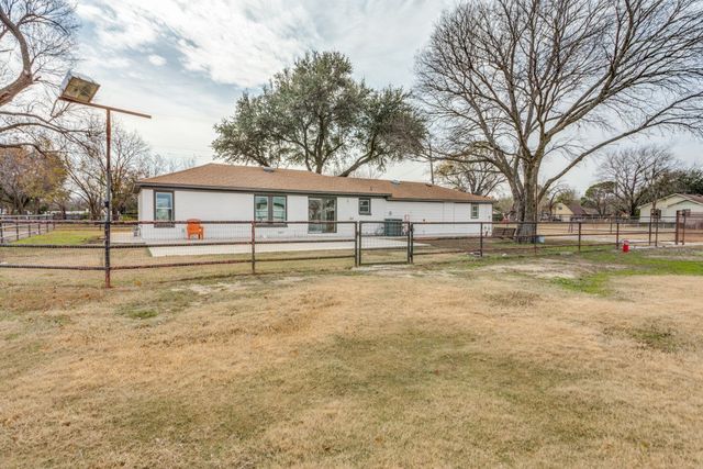 817 Stella Mae Drive, Fort Worth, TX 76028