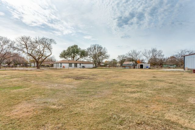 817 Stella Mae Drive, Fort Worth, TX 76028