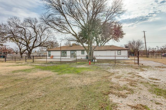 817 Stella Mae Drive, Fort Worth, TX 76028