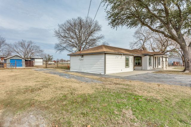 817 Stella Mae Drive, Fort Worth, TX 76028