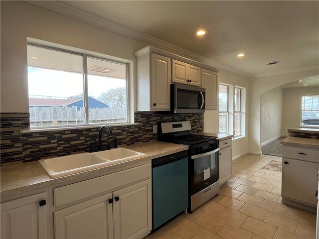 1041 Brawner Pkwy, Corpus Christi, TX 78411