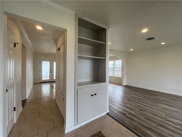 1041 Brawner Pkwy, Corpus Christi, TX 78411