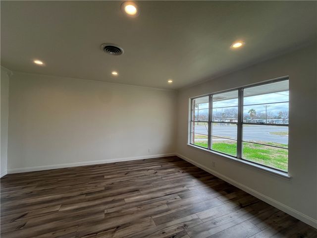 1041 Brawner Pkwy, Corpus Christi, TX 78411