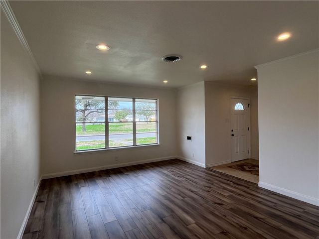 1041 Brawner Pkwy, Corpus Christi, TX 78411