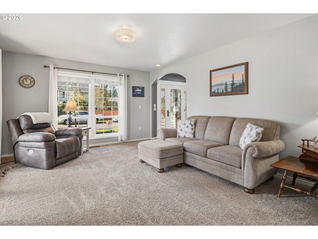 11721 SALMONBERRY Dr, Oregon City, OR 97045